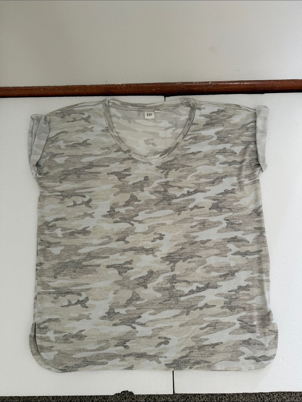 GAP women’s scoop neck camo top. Size Medium